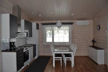 Фото номера Коттедж Делюкс с двумя спальнями Курортные отели Ruoke Holiday Village г. Кесялахти 47