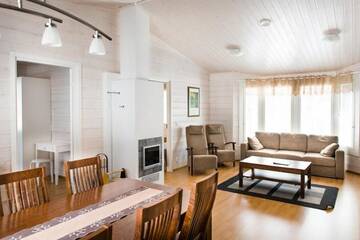 Фото номера Коттедж Делюкс с двумя спальнями Курортные отели Ruoke Holiday Village г. Кесялахти 22