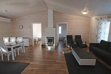 Фото номера Коттедж Делюкс с двумя спальнями Курортные отели Ruoke Holiday Village г. Кесялахти 40